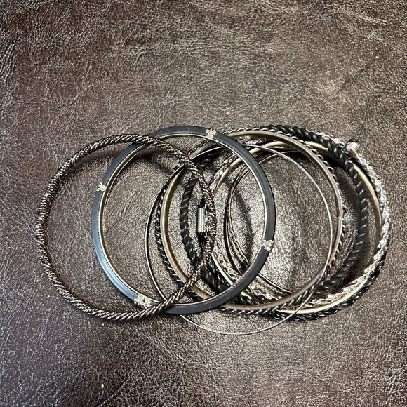 Black and Silver bangle bracelet set - Picture 1 of 4